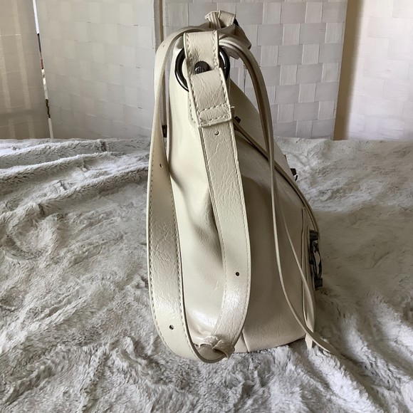 Urban Expressions Cream Leather Shoulder Bag - Picture 3 of 11